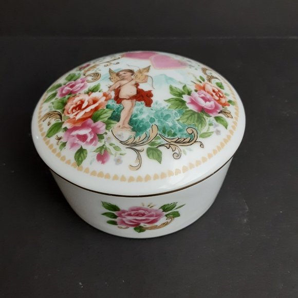 Royal Yarmouth Accents Royal Yarmouth 986 Porcelain Music Box Romeo